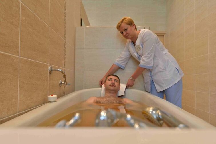 Un bagno al pino allevia la condizione di un uomo affetto da prostatite